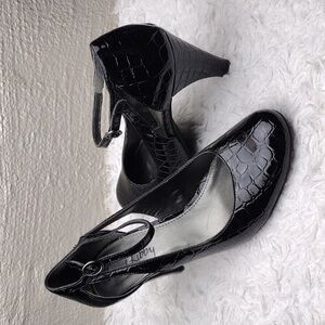 Sam & Libby Eleonore Black Faux Leather Croc-Embossed Round Toe Ankle Strap Heel